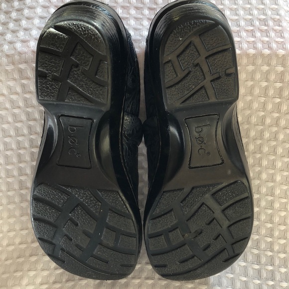 b.ø.c. Peggy Slip-On Embossed Clog - Picture 5 of 12